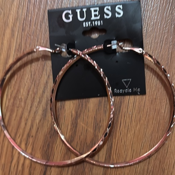 GUESS “BASIC” LARGE ROSE GOLD DIAMOND CUT HOOP EARRINGS - Picture 7 of 9